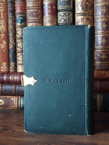 1851 Manuel des Catéchismes | Cross Clasp