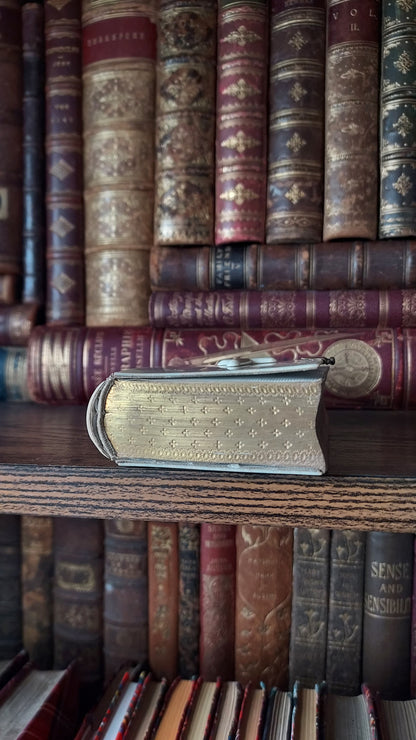 1868 Paroissien Romain | Mini Gauffered Edge