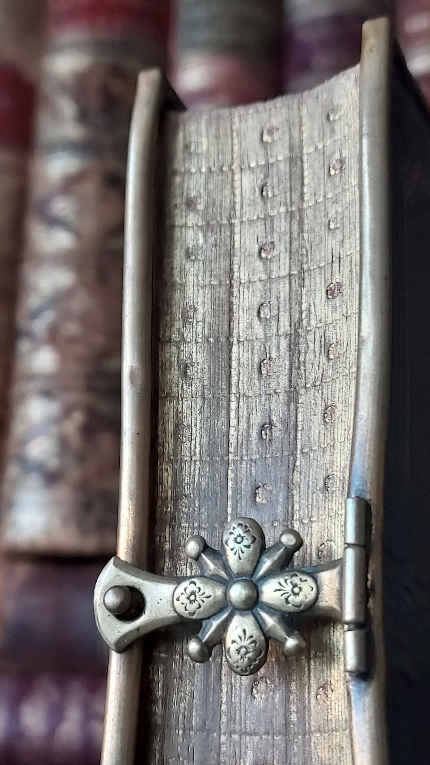 1862 Paroissien Romain | Floral Clasp & Dotted Gauffered Edge