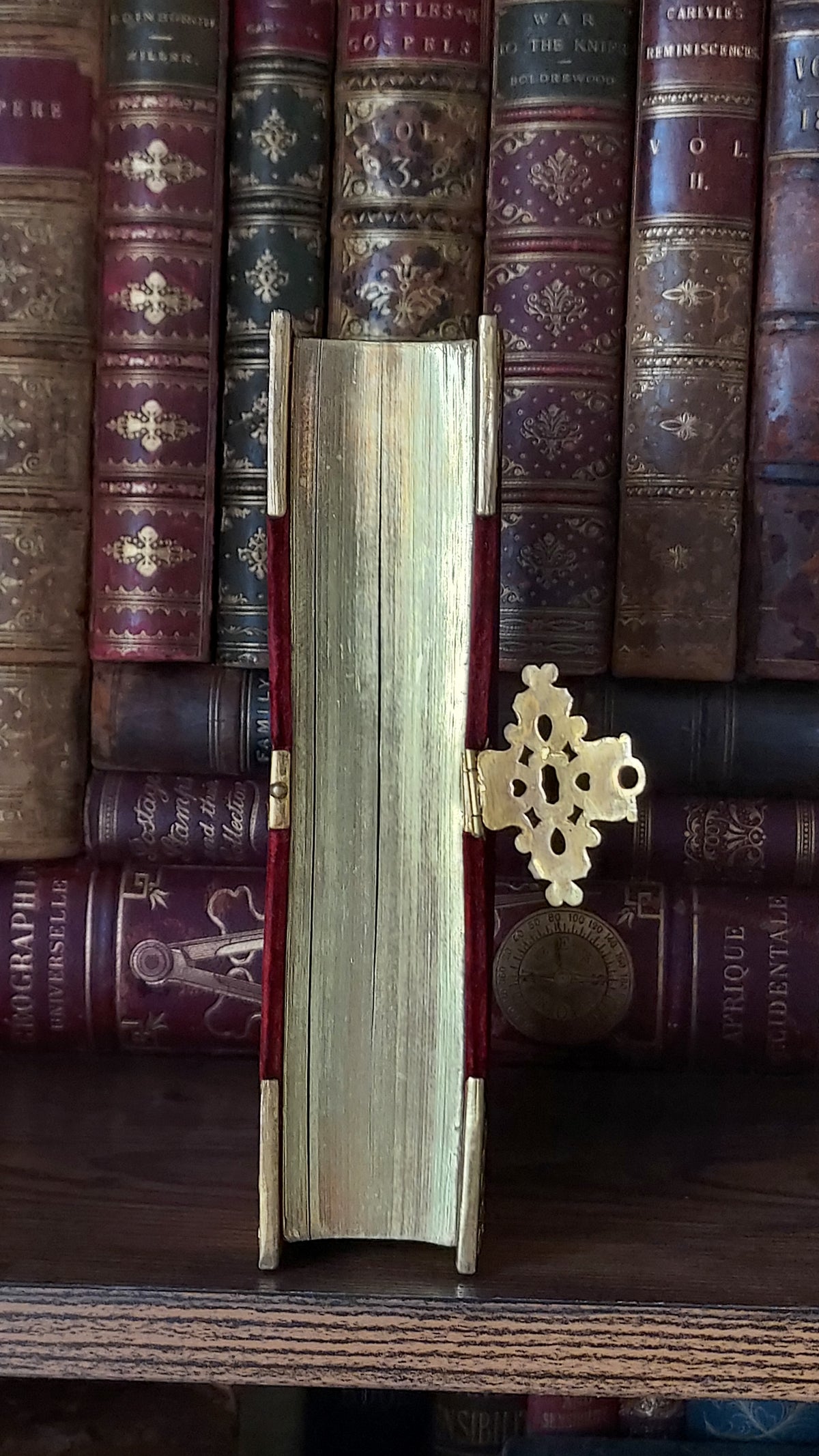 1846 Paroissien Latin-Français | Scarlet Velvet w/Large Gold Clasp