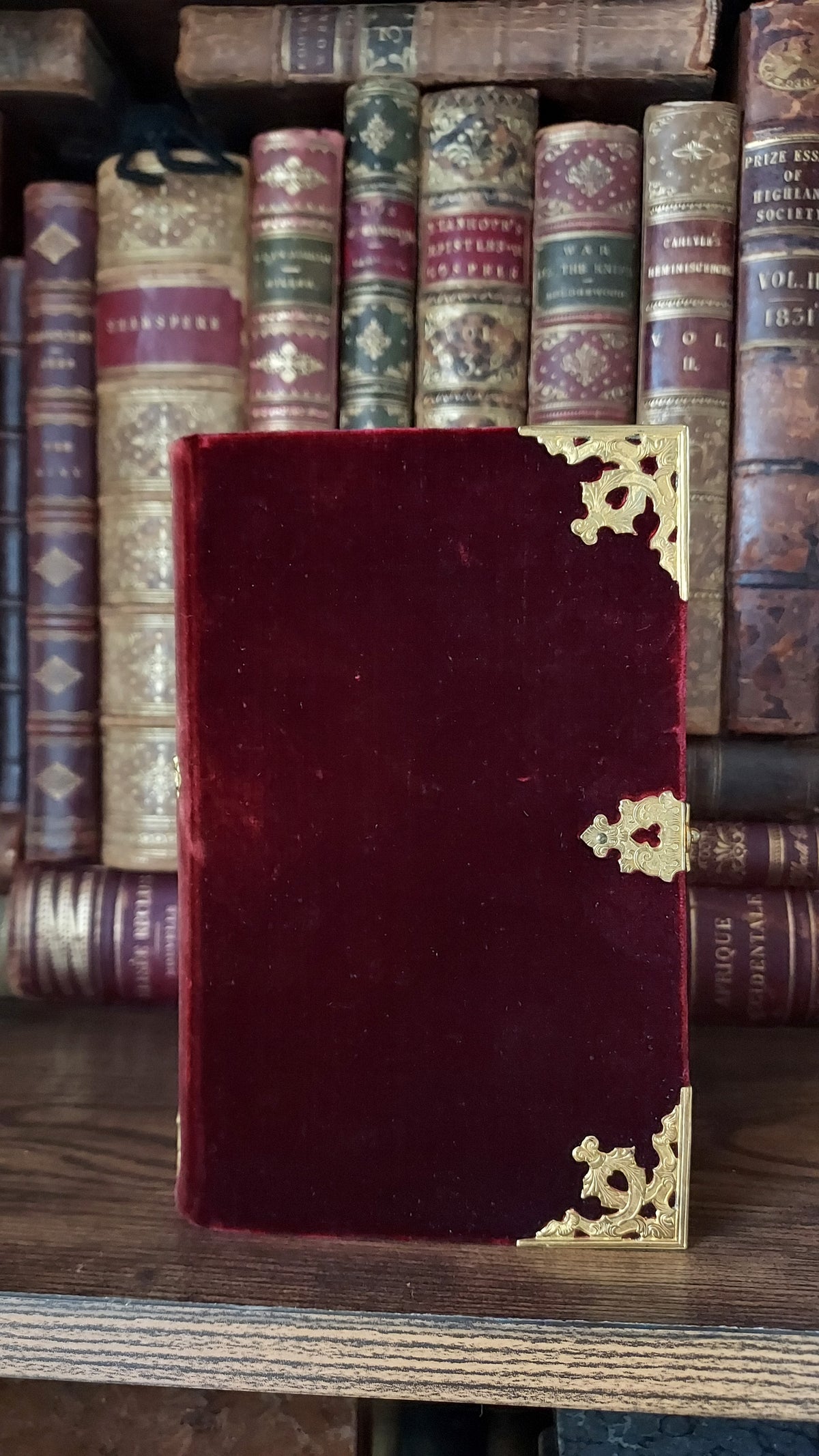 1846 Paroissien Latin-Français | Scarlet Velvet w/Large Gold Clasp