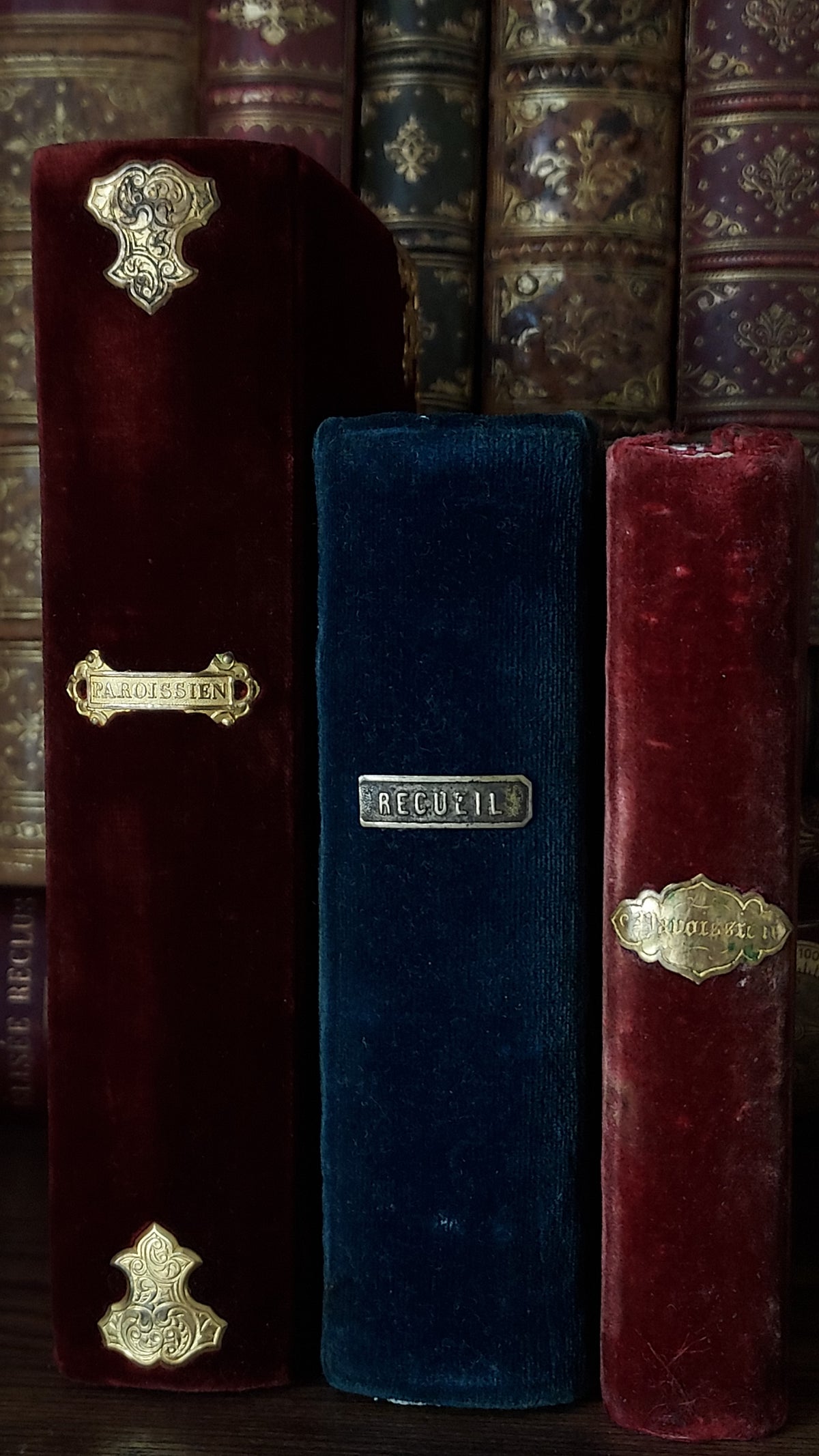 1846 Paroissien Latin-Français | Scarlet Velvet w/Large Gold Clasp