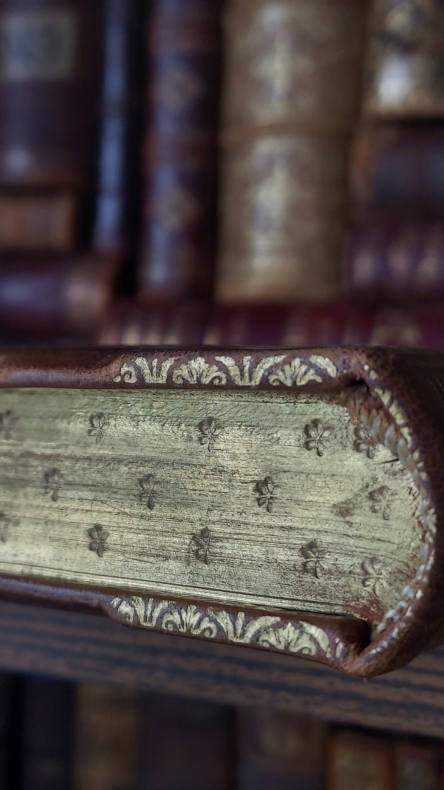 1902 Le Nouveau Testament & Prayer Card | Hand-Illuminated, Stamped by L. Angeli