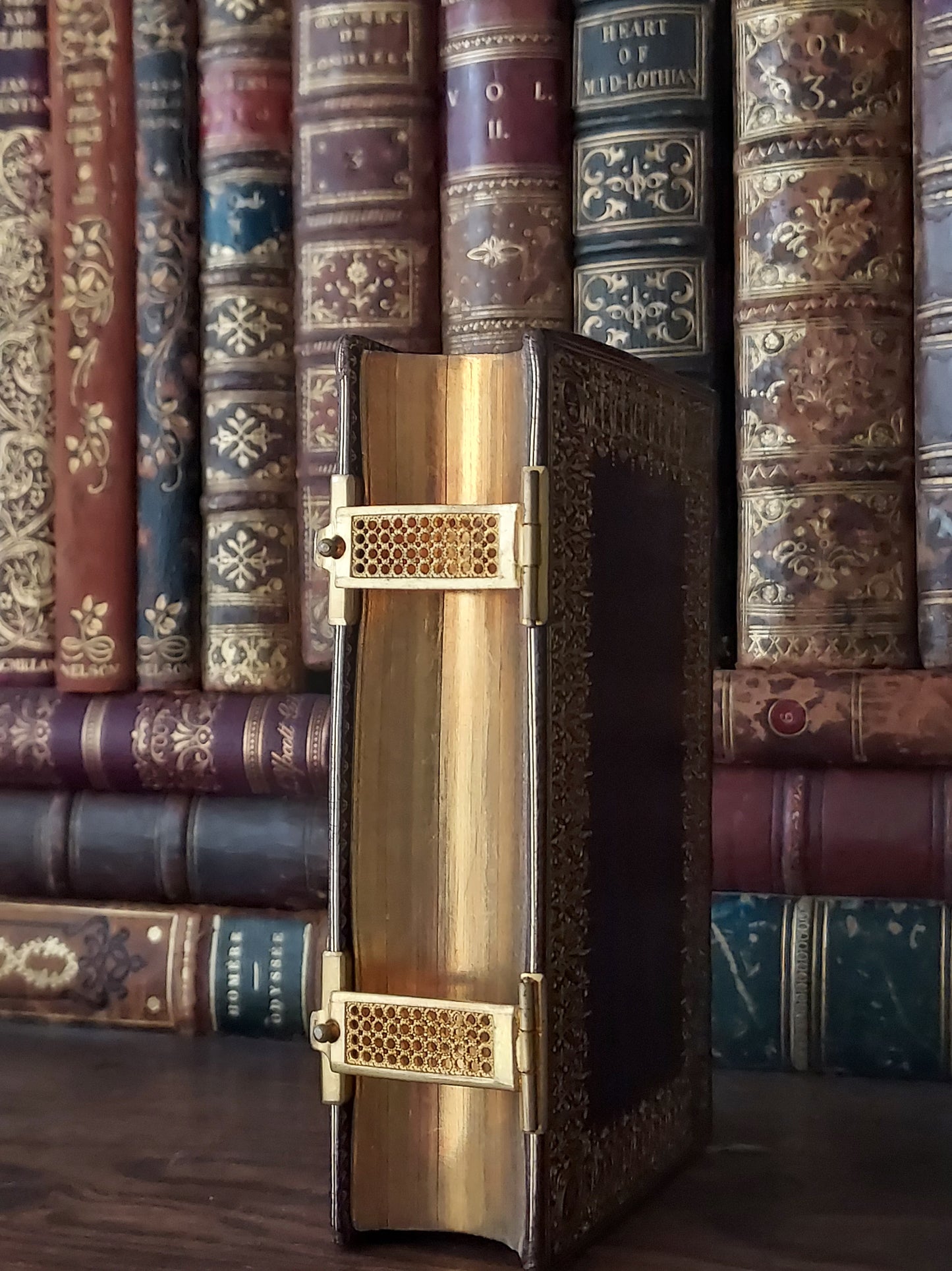 1873 Recueil de prieres: Ornate Double Clasp Binding w/ Paisley Fore-Edge Painting