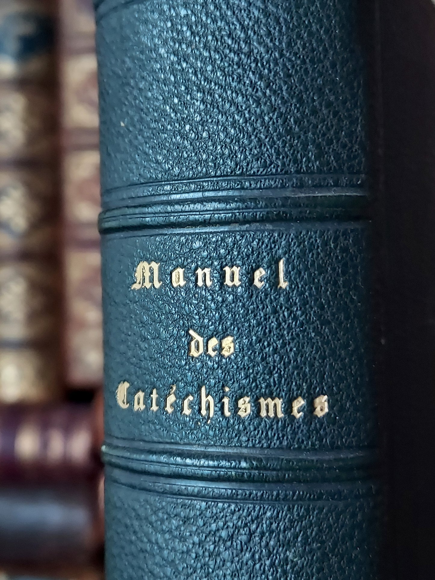 1851 Manuel des Catéchismes | Cross Clasp