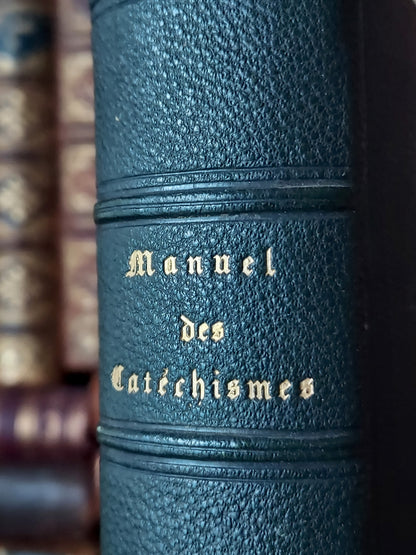 1851 Manuel des Catéchismes | Cross Clasp