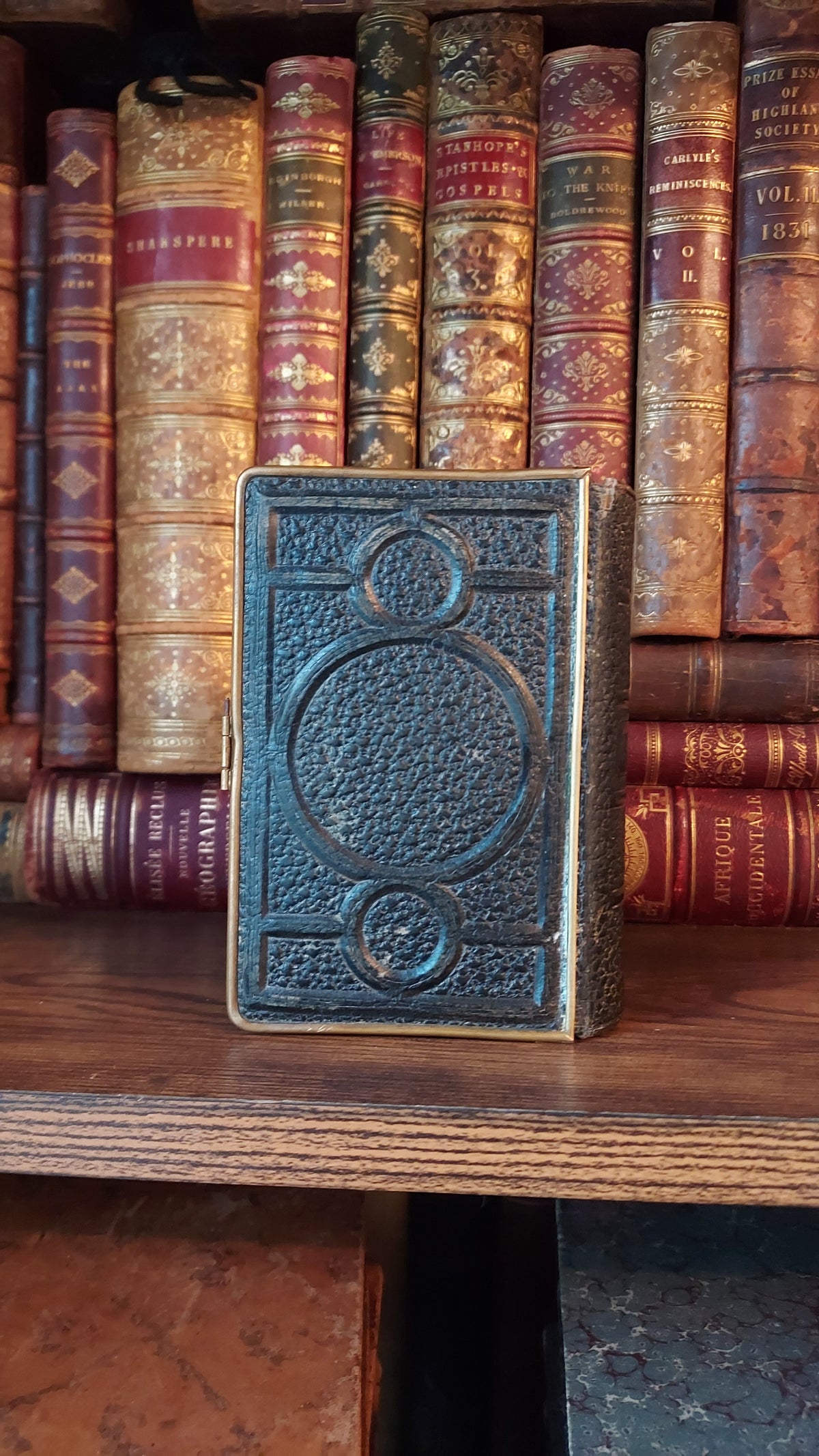 1850s Parioissien Romain | Hand-Painted Gauffered Edges w/Clasp