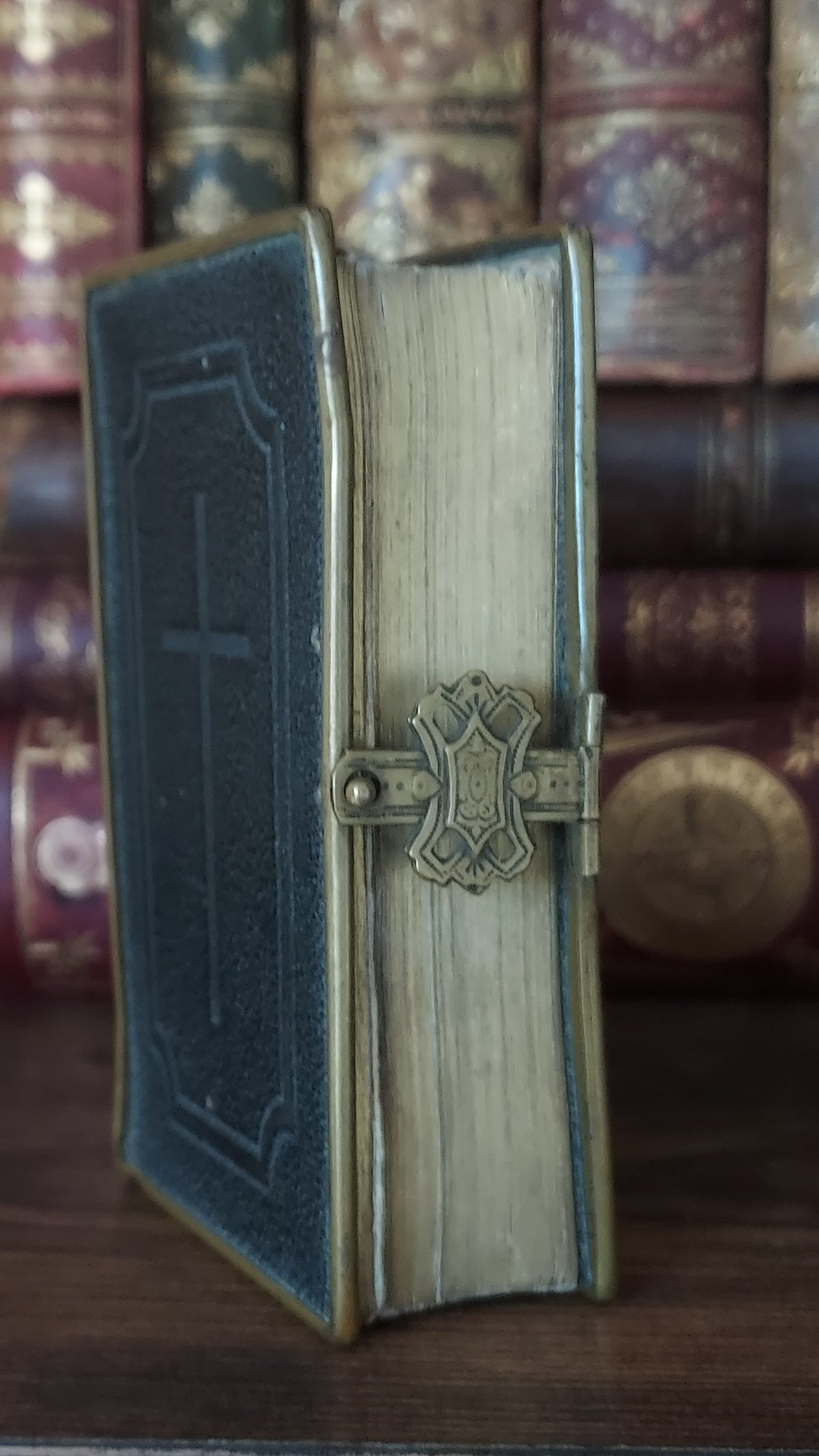 1879 Paroissien Romain | Miniature Clasped Binding