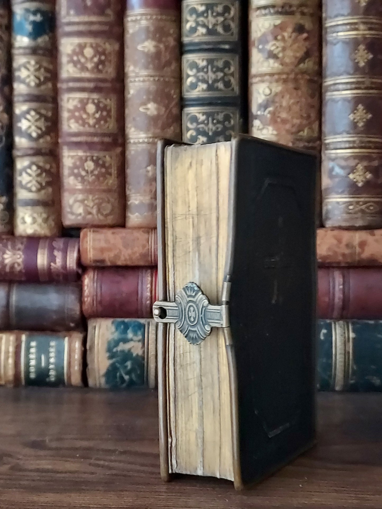 1873 Paroissien Romain: Small Cross Clasp