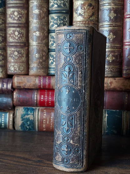 1867 Recueil de prières: Gilt-Gauffered and Hand-Painted Floral Page Edges