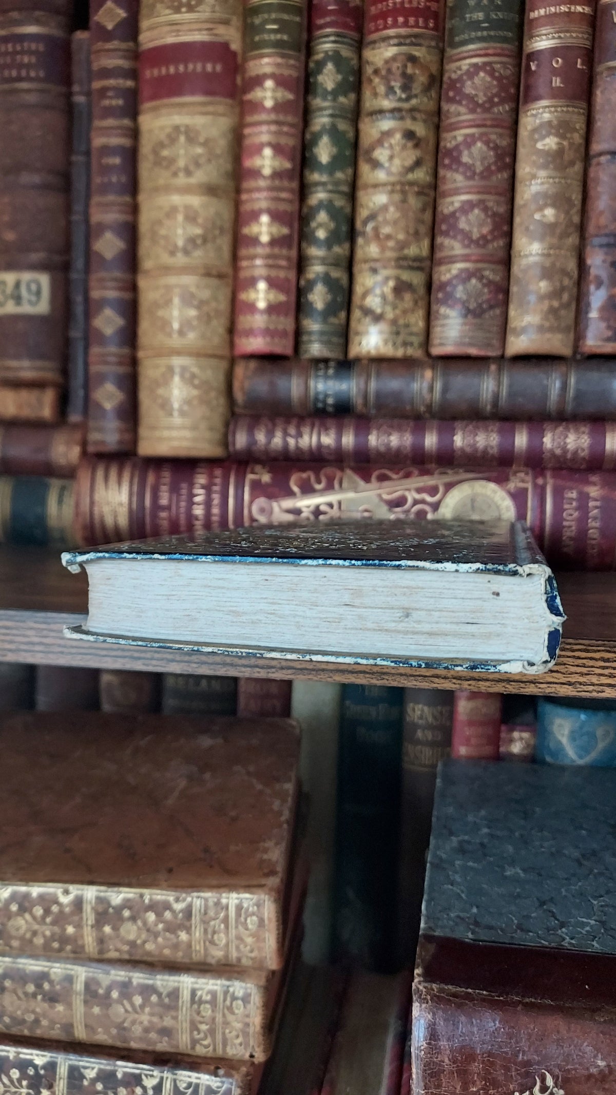 1845 Histoire d'Angleterre | Navy & Gold Cartonnage Binding