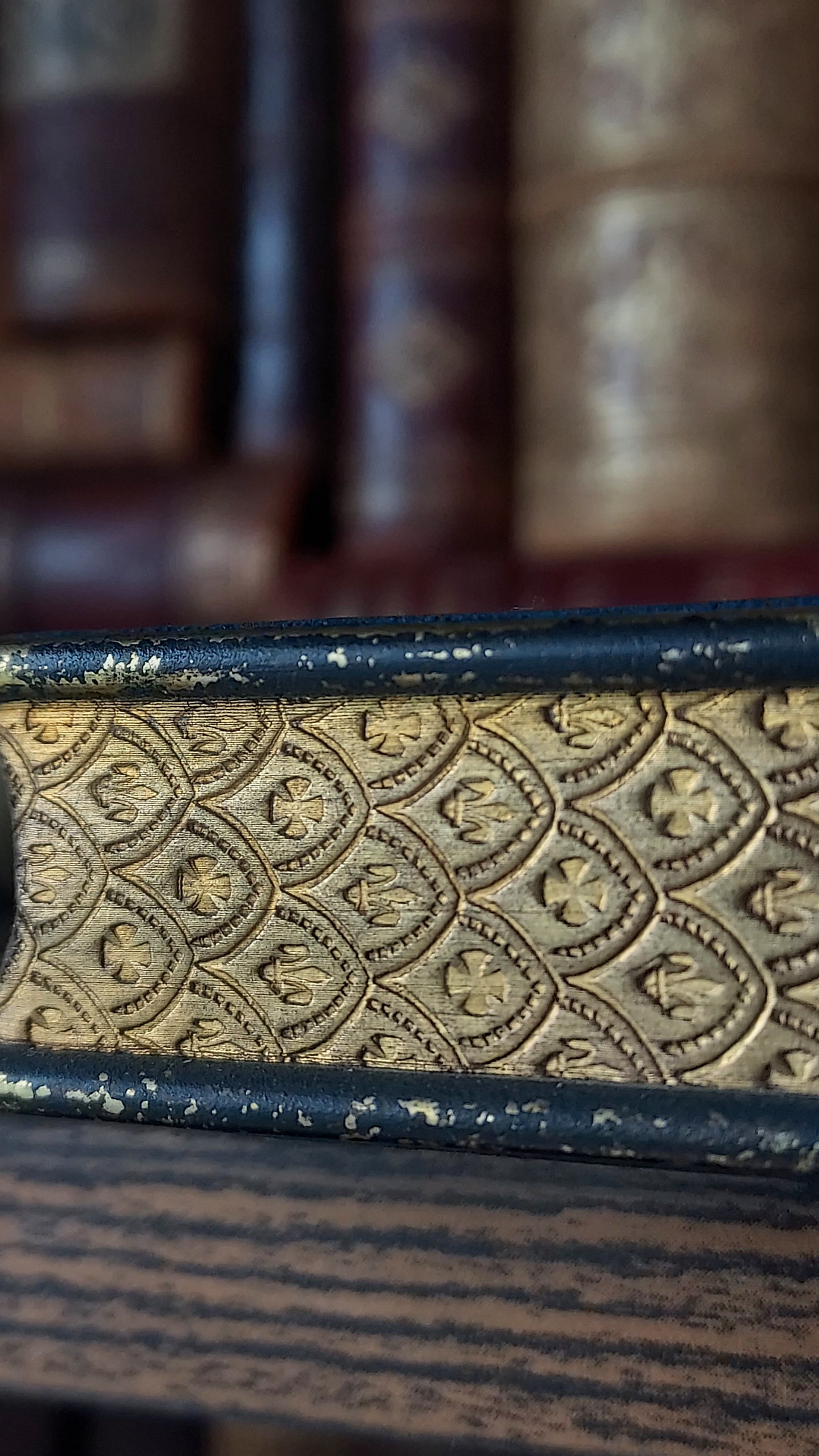 1848 L'Anima Amante | 1st Baron of Magdala w/ a Gauffered Edge, Cross Clasp