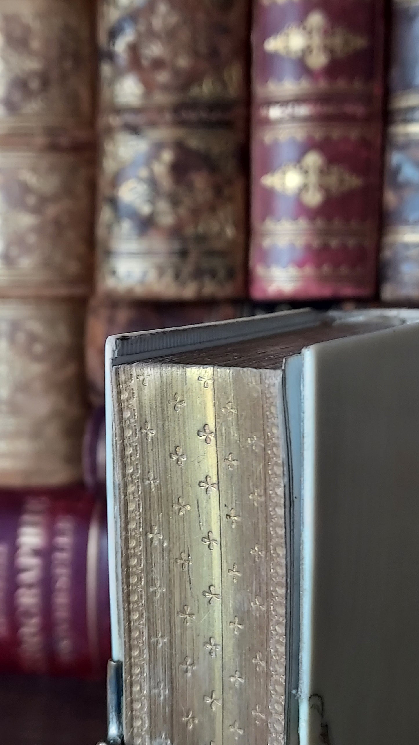 1868 Paroissien Romain | Mini Gauffered Edge