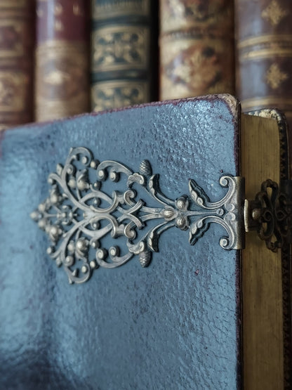 1892 Missel Romain L'Office des Dimanches: Ornate Double Clasp