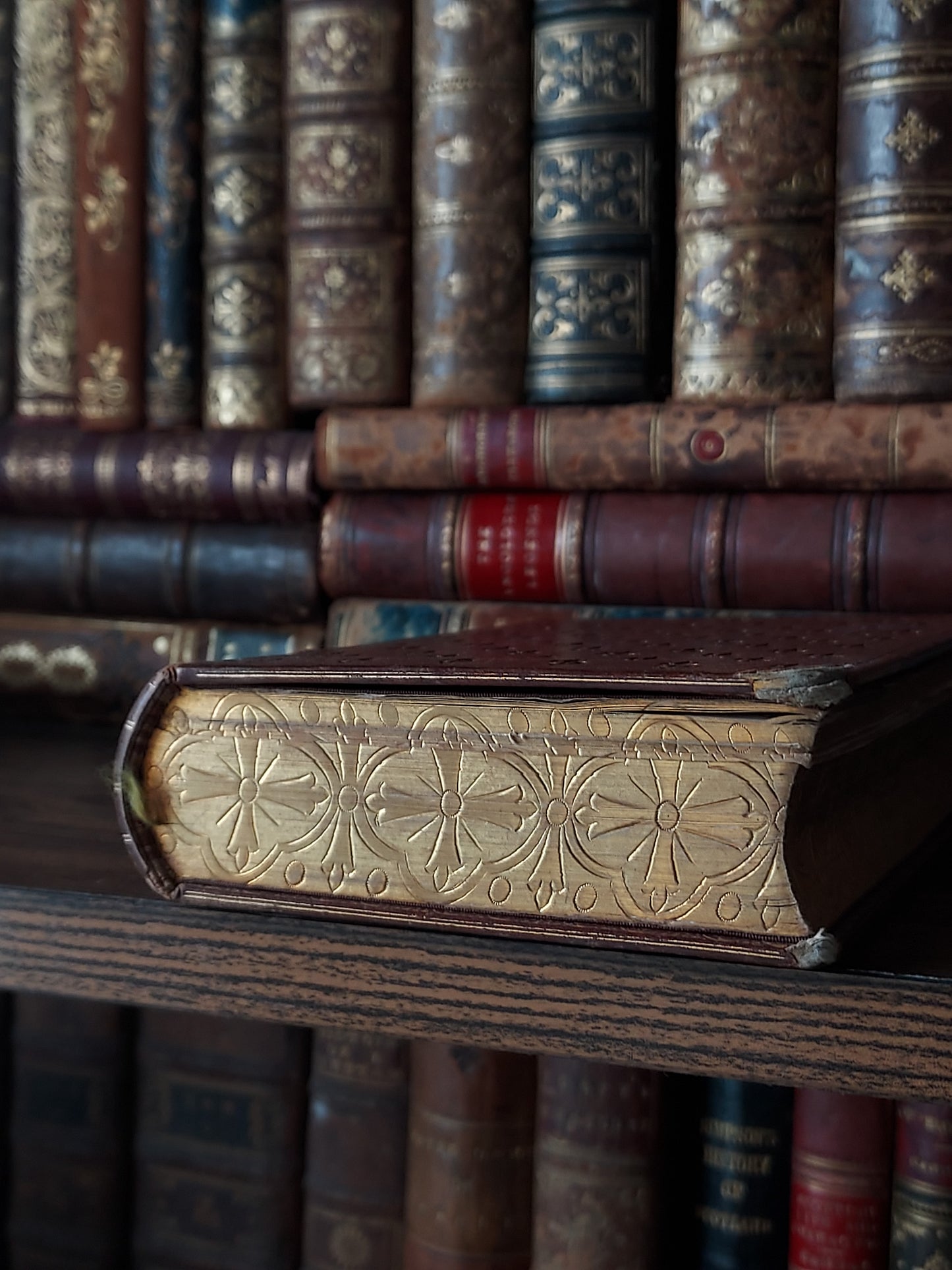 1860s Livre D'Heures Selon le Rit Romain: Gauffered Edges, Fleur-de-Lis Cover