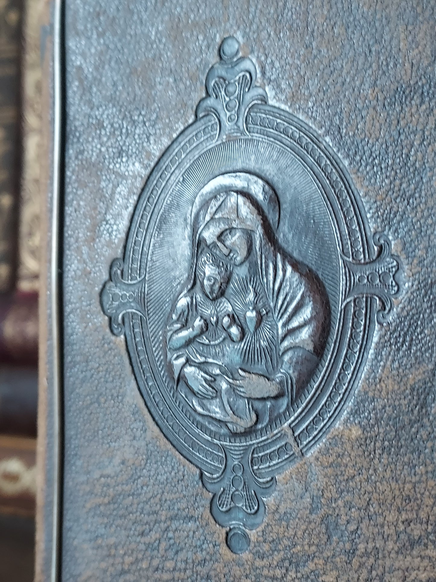 1867 Recueil de prières: Gilt-Gauffered and Hand-Painted Floral Page Edges