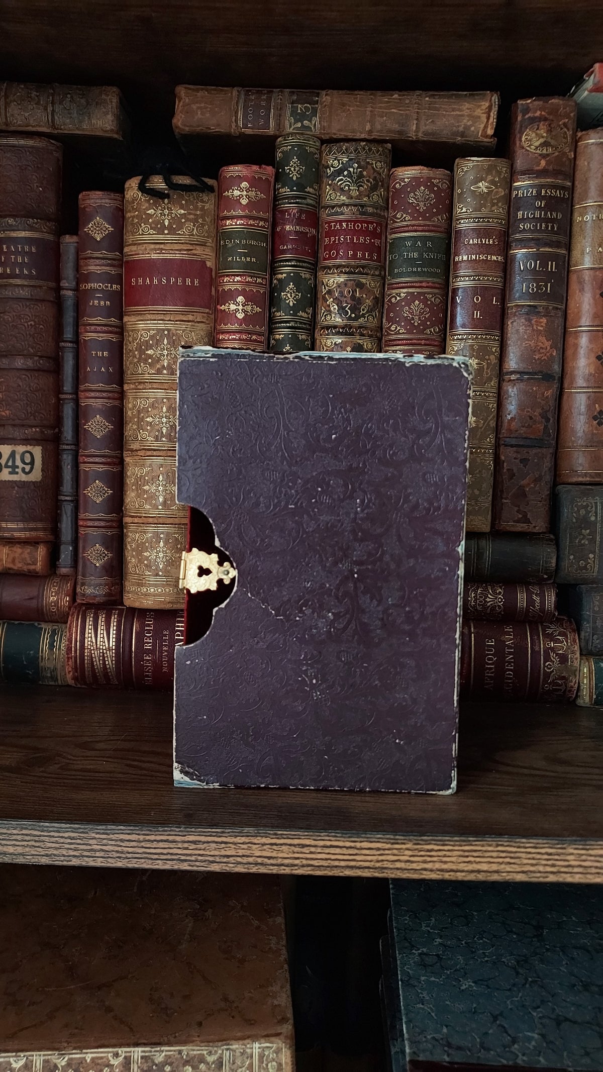 1846 Paroissien Latin-Français | Scarlet Velvet w/Large Gold Clasp