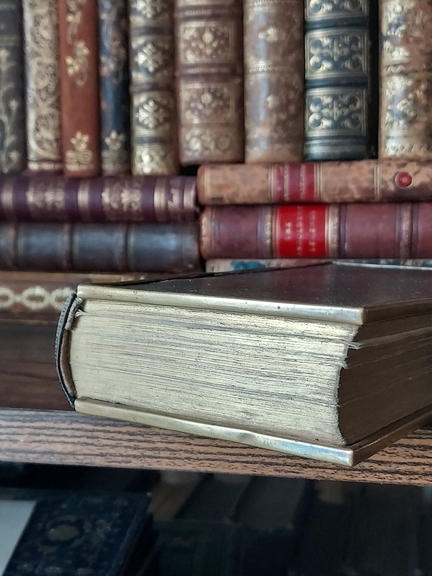 1867 Paroissien romain | Fleur-de-lis Clasp