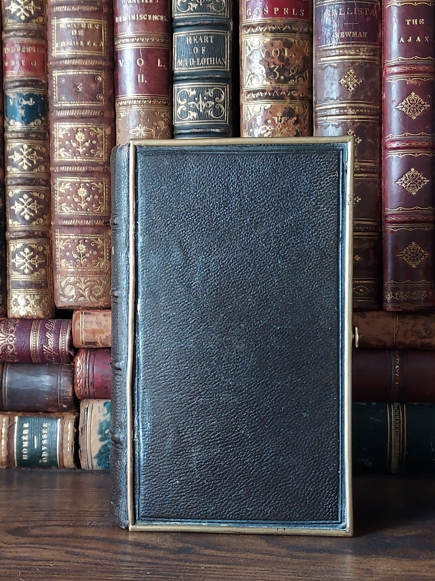 1867 Paroissien romain | Fleur-de-lis Clasp
