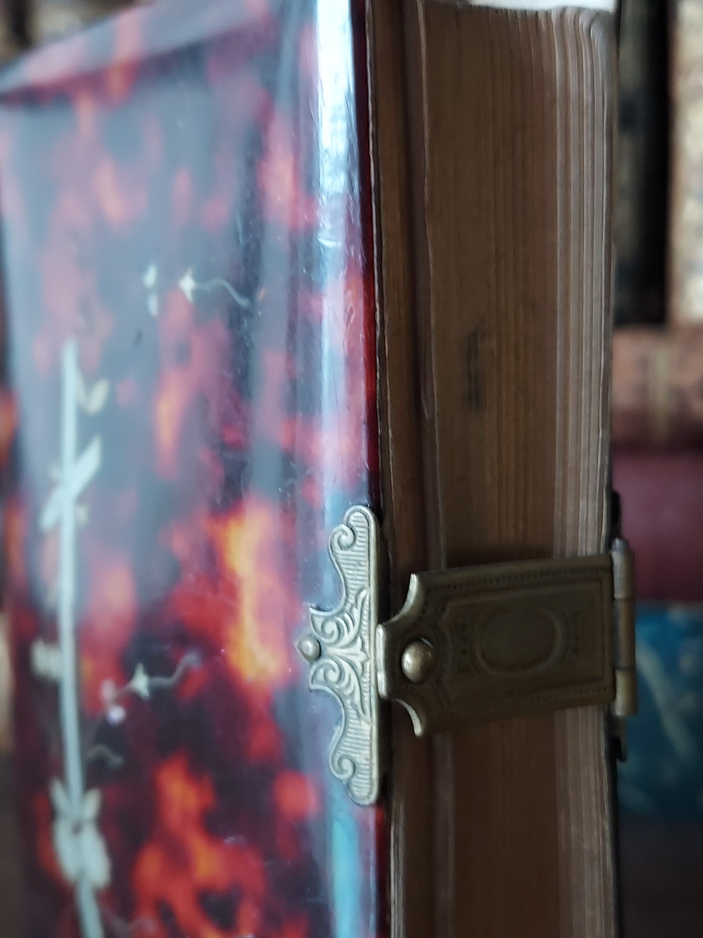 Paroissien Romain | 1890s Faux Tortoise Shell Clasp Book