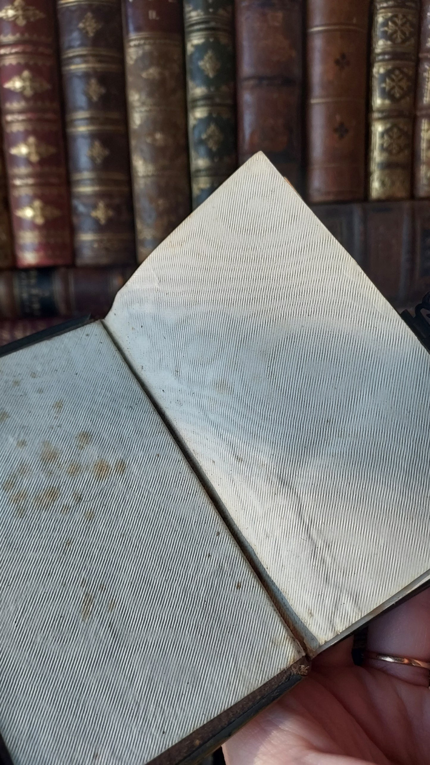 1870s Paroissien Romain | Mini w/Gauffered Stars