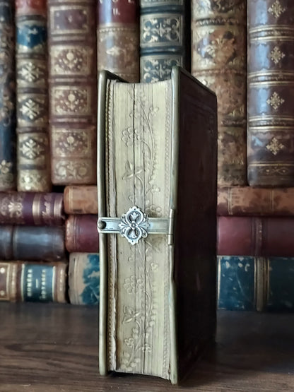 19th-century Eucologe ou Paroissien romain-éduen: Floral Gauffered Edges