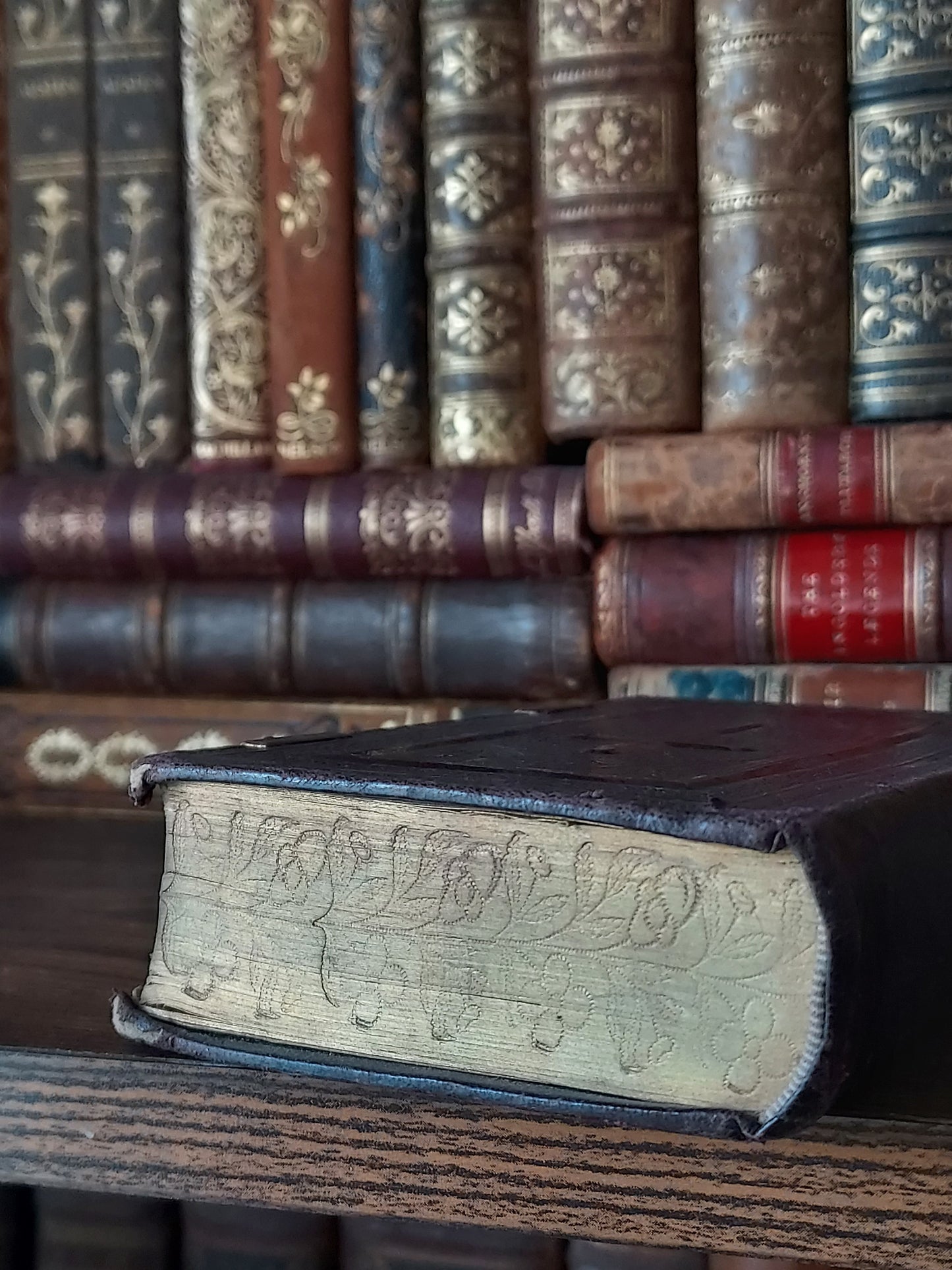 1897 Paroissien Romain | Floral Gauffered Edges