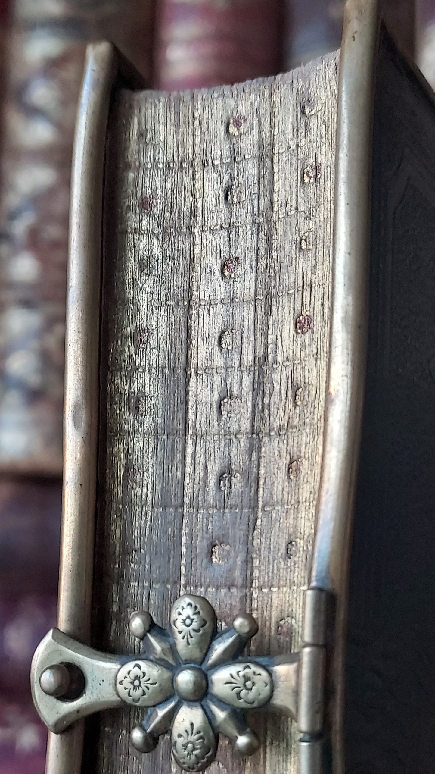 1862 Paroissien Romain | Floral Clasp & Dotted Gauffered Edge