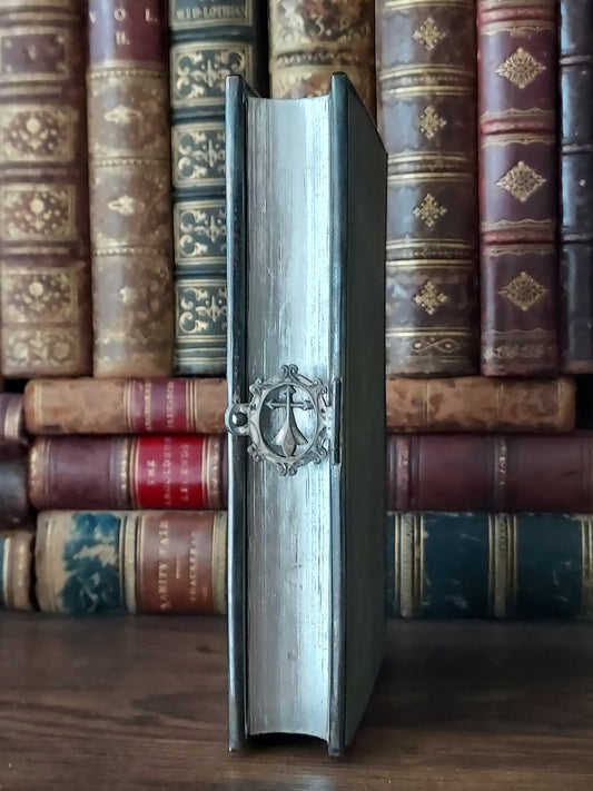 1868 Recueil de cantiques: Silver Page Edges and Clasp
