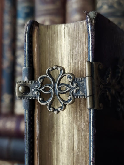 1892 Missel Romain L'Office des Dimanches: Ornate Double Clasp